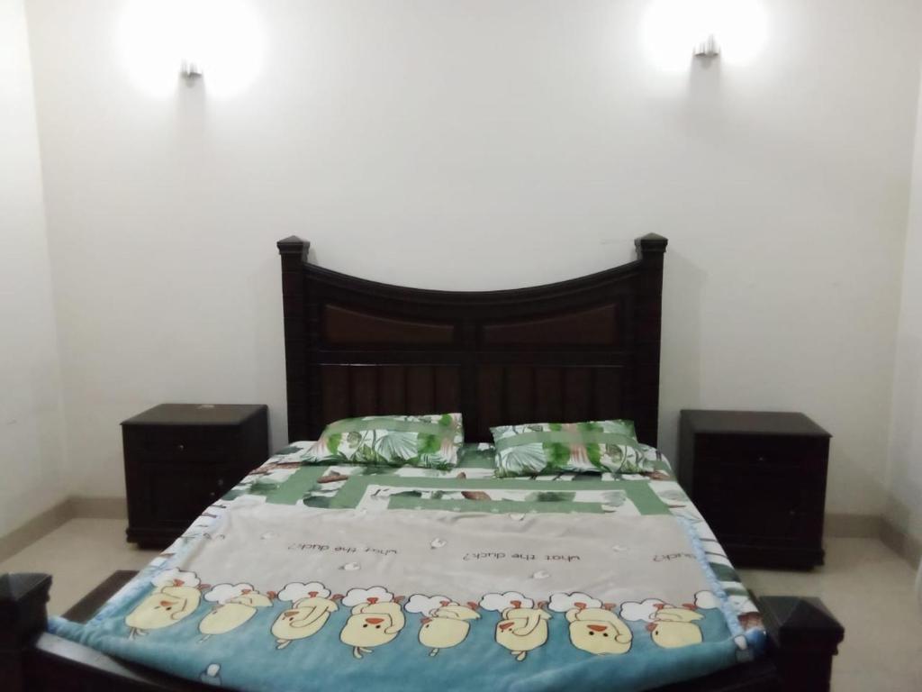 Bahria Town - 10 Marla Two Bed rooms portion for families photo 4