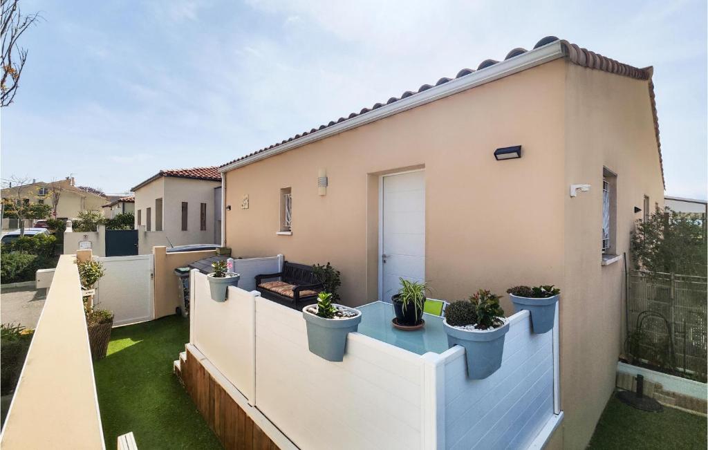 Amazing Home In Capestang With Wifi And 1 Bedrooms