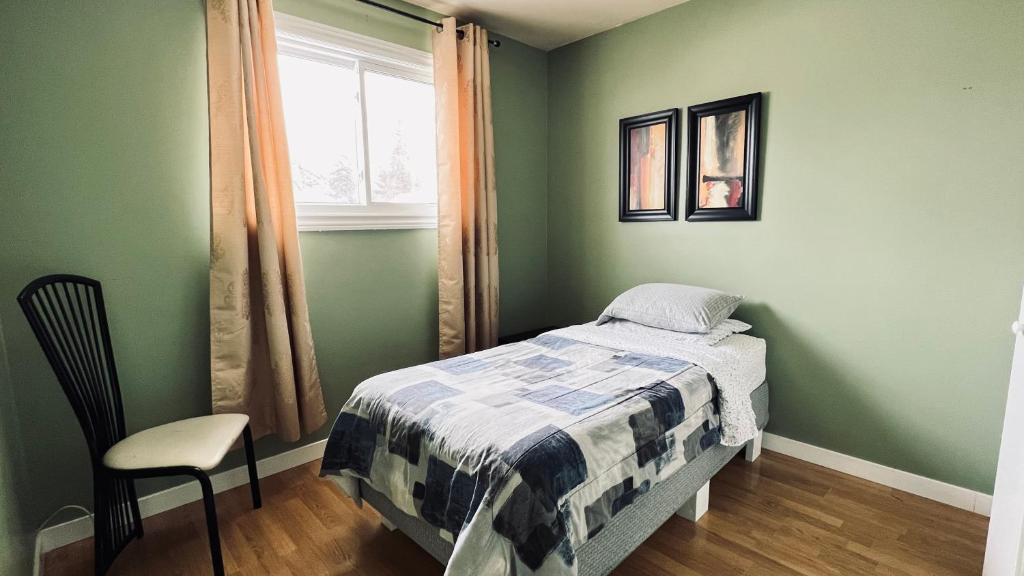 Private Rooms Male Accommodation Close to NAIT Kingsway Mall Downtown photo 4