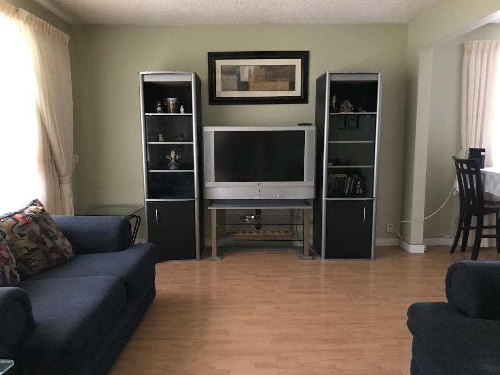 Private Rooms Male Accommodation Close to NAIT Kingsway Mall Downtown photo 2