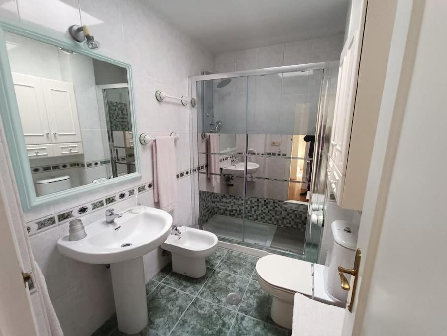 Gran vivienda unifamiliar céntrica y cercana al mar photo 1