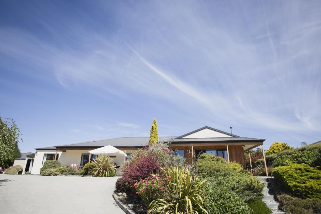 Apollo Lodge and Apartment photo 1