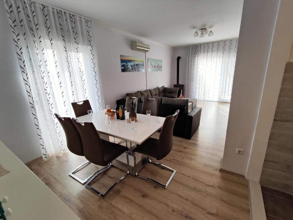 Wonderful holiday home in Zaton photo 1