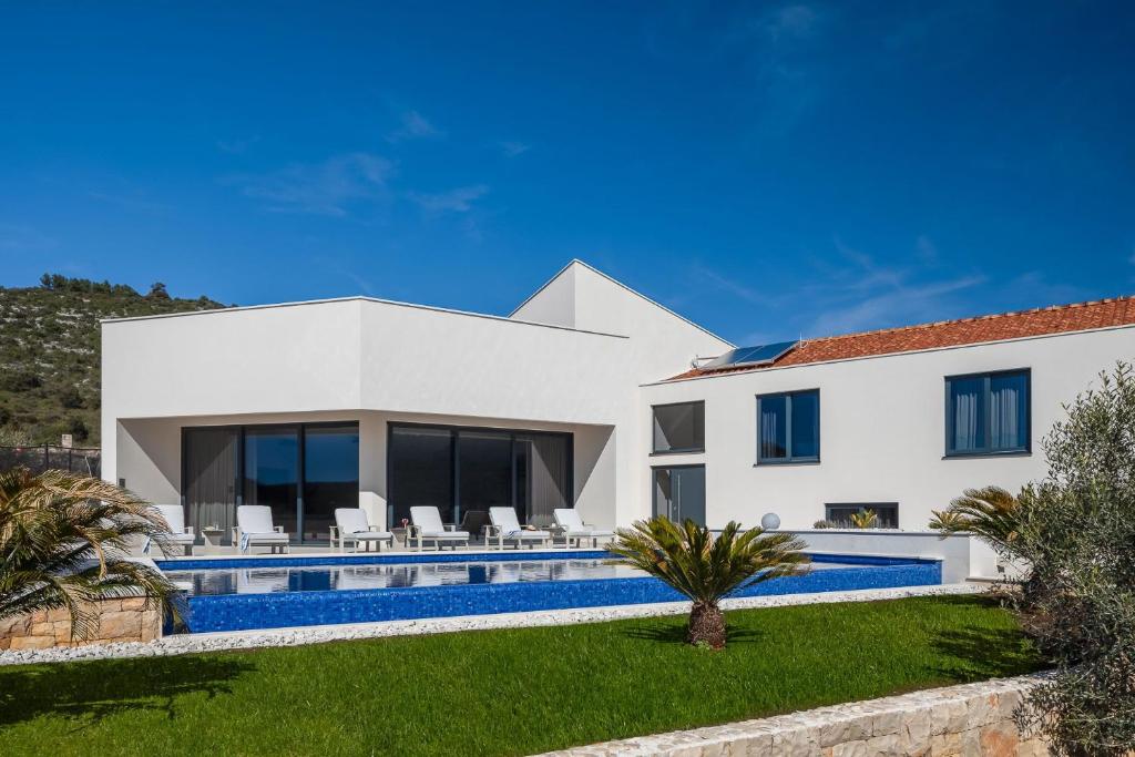 Luxury Villa Dolac by Trogir and Split, complete privacy in untouched nature with infinity massage heated pool photo 4