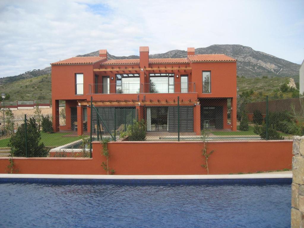 Bonmont Golf Holiday Home with private pool photo 3