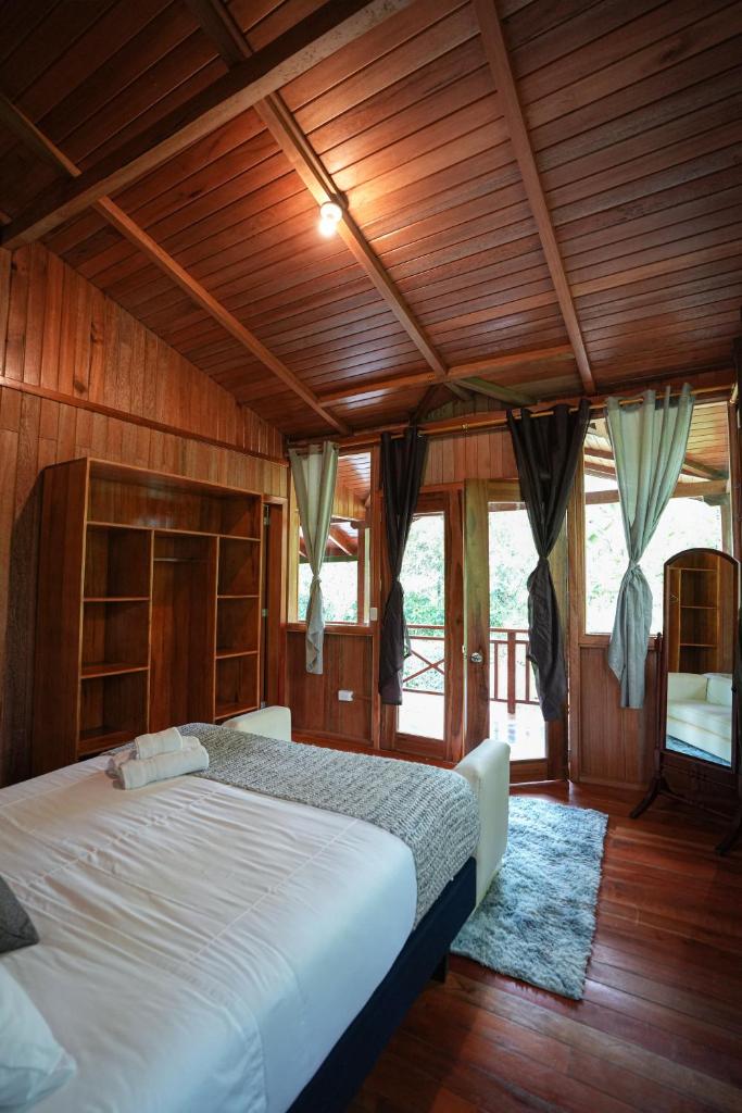 The Wooden House Mindo photo 4