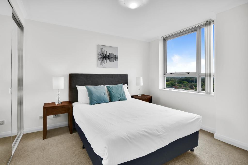 Modern spacious Chatswood Apartment H1016 photo 1