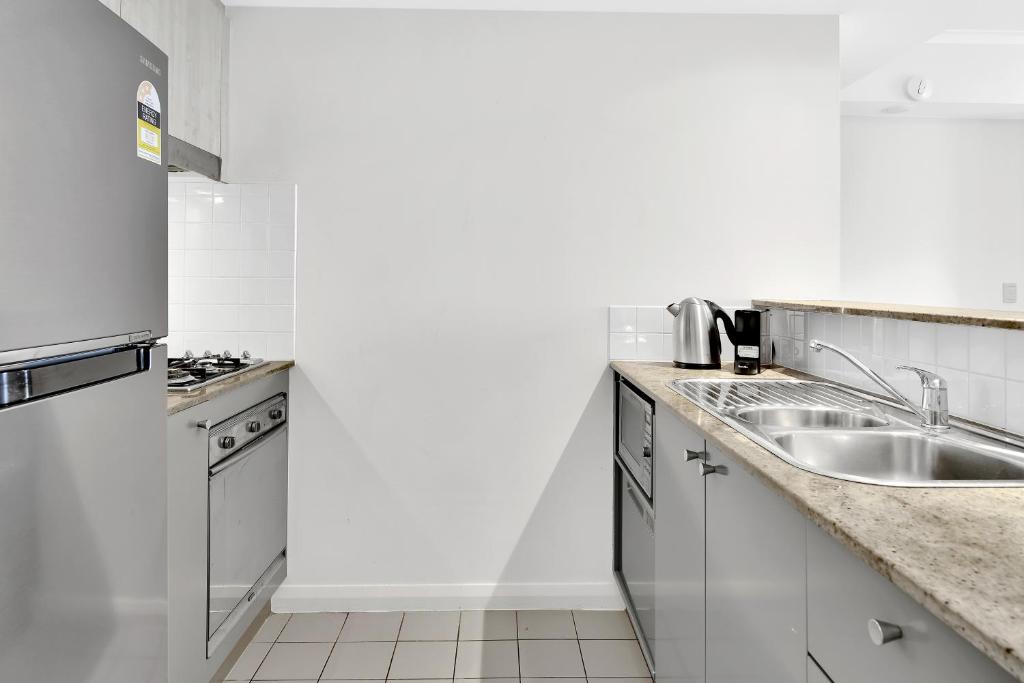 Modern spacious Chatswood Apartment H1016 photo 3
