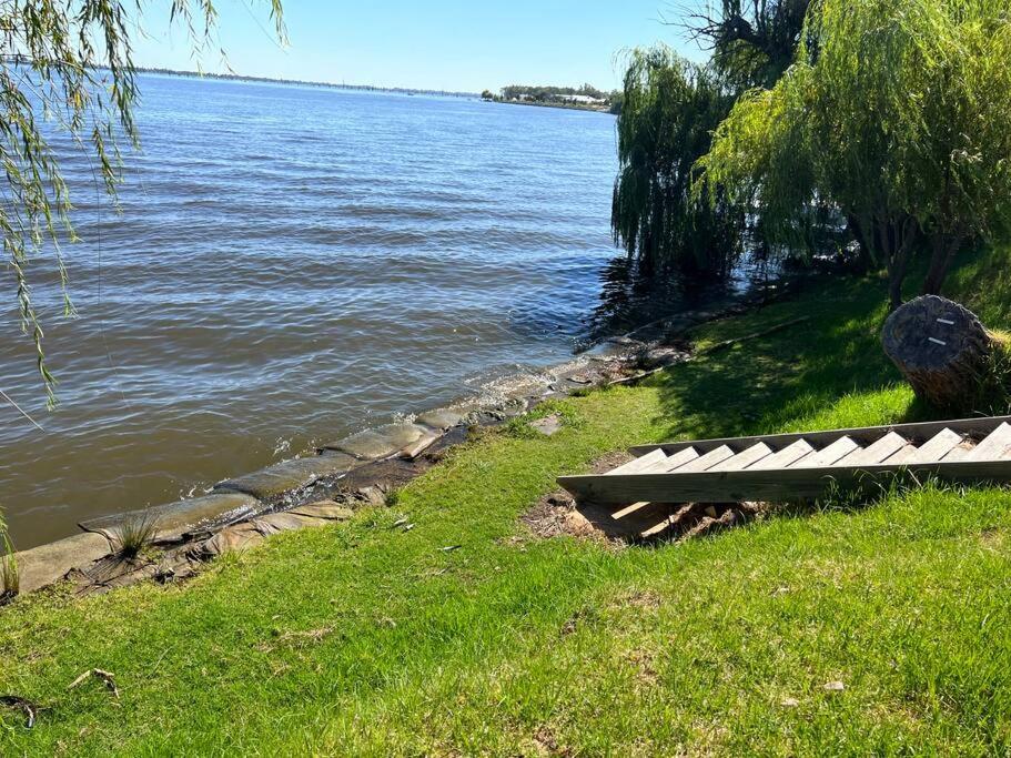 Lakefront Beauty ! Pet friendly photo 2