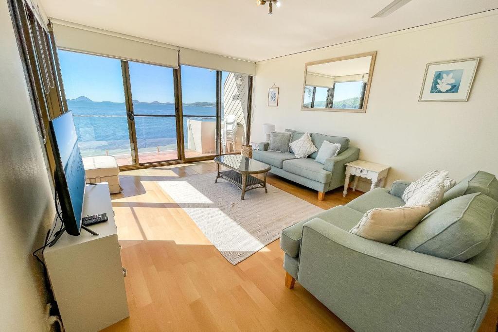 Harbourside 13 fantastic waterfront unit photo 4