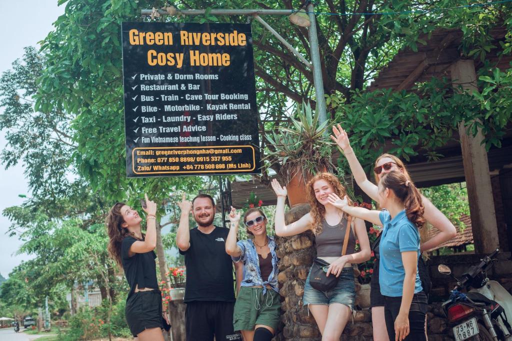 Green Riverside Cosy Home