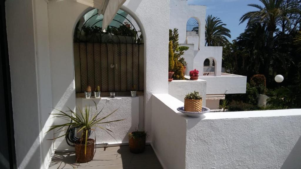 Sotogrande Duplex near Polo, 2 terraces, 2 pools, full south, 7' drive to beaches and Port, 4 people photo 3