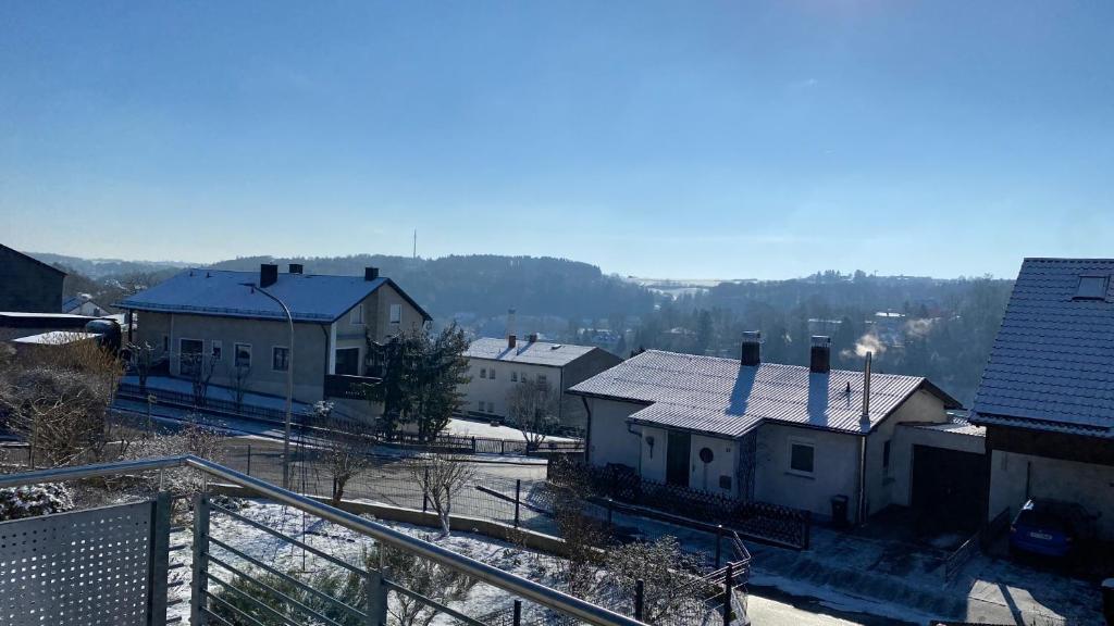 FeWo Luxus Wohnung im eigenen Ferienhaus, 120 qm, Nähe Regensburg mit Balkon, Terrasse & Garten, gute Zuganbindung photo 1
