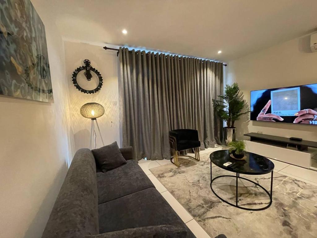 Luxury Apartment - Embassy Gardens photo 1