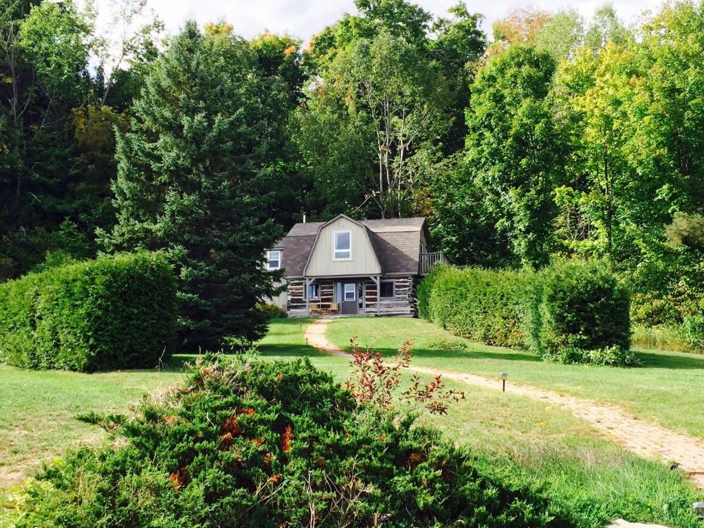 The Trails Retreat (Private Cabin)