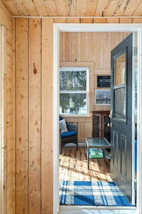 Cozy Cabin for Intimate Wilderness Escape photo 1