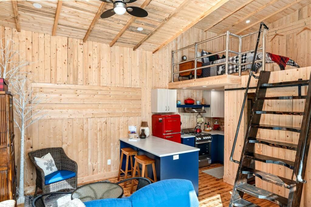 Cozy Cabin for Intimate Wilderness Escape photo 4