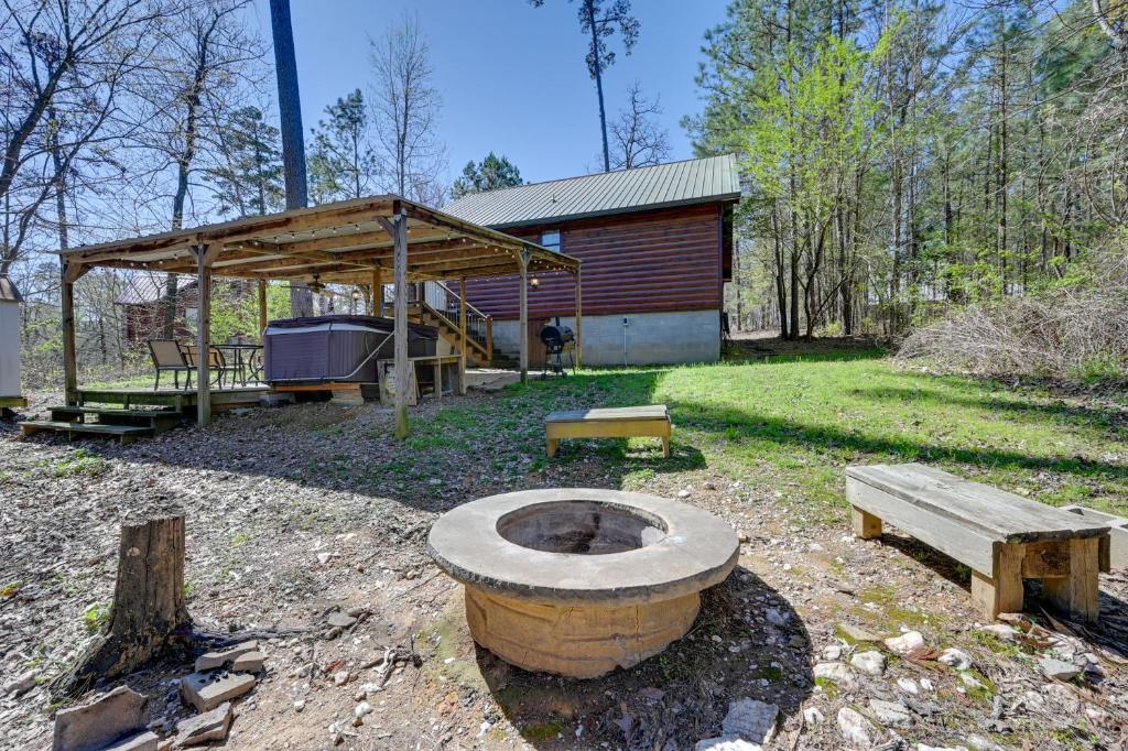 Broken Bow Cabin with Hot Tub and Fire Pit photo 2