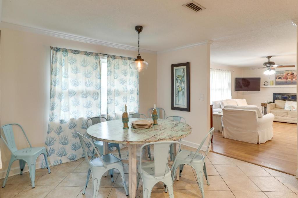 Beach Retreat in Jacksonville Pet and Family-Friendly photo 4