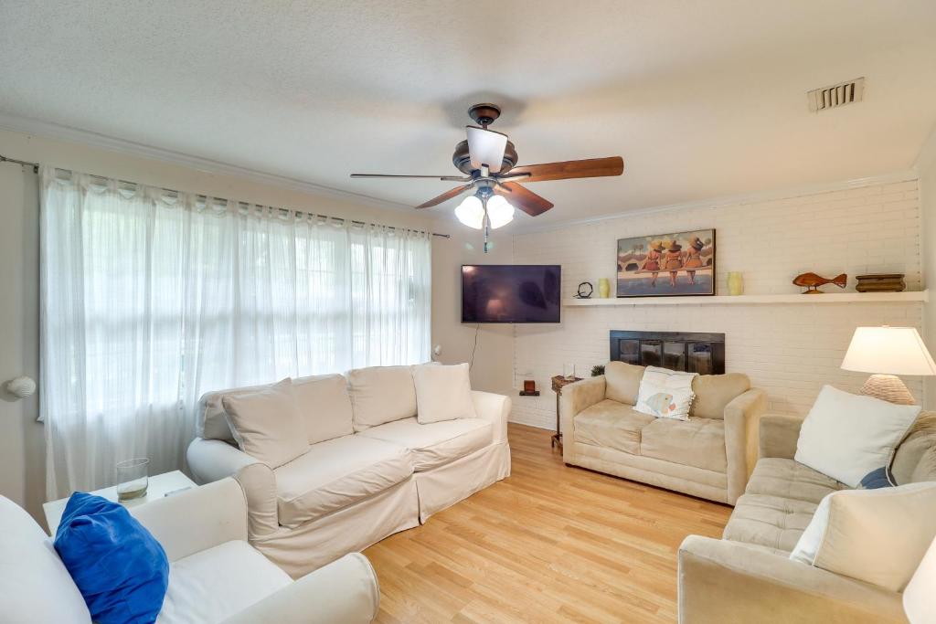 Beach Retreat in Jacksonville Pet and Family-Friendly photo 3