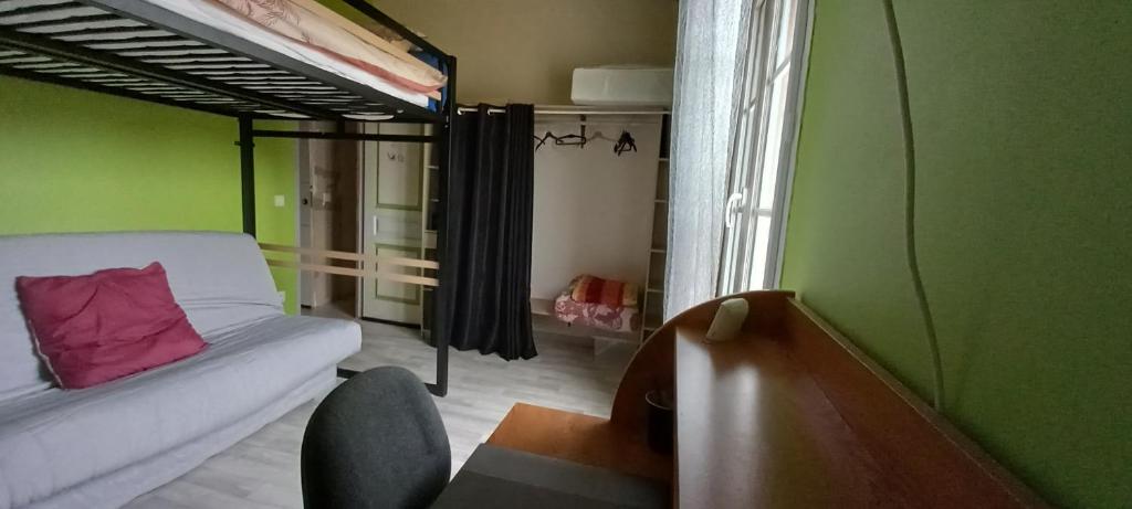 chambre familiale dans maison au calme photo 2