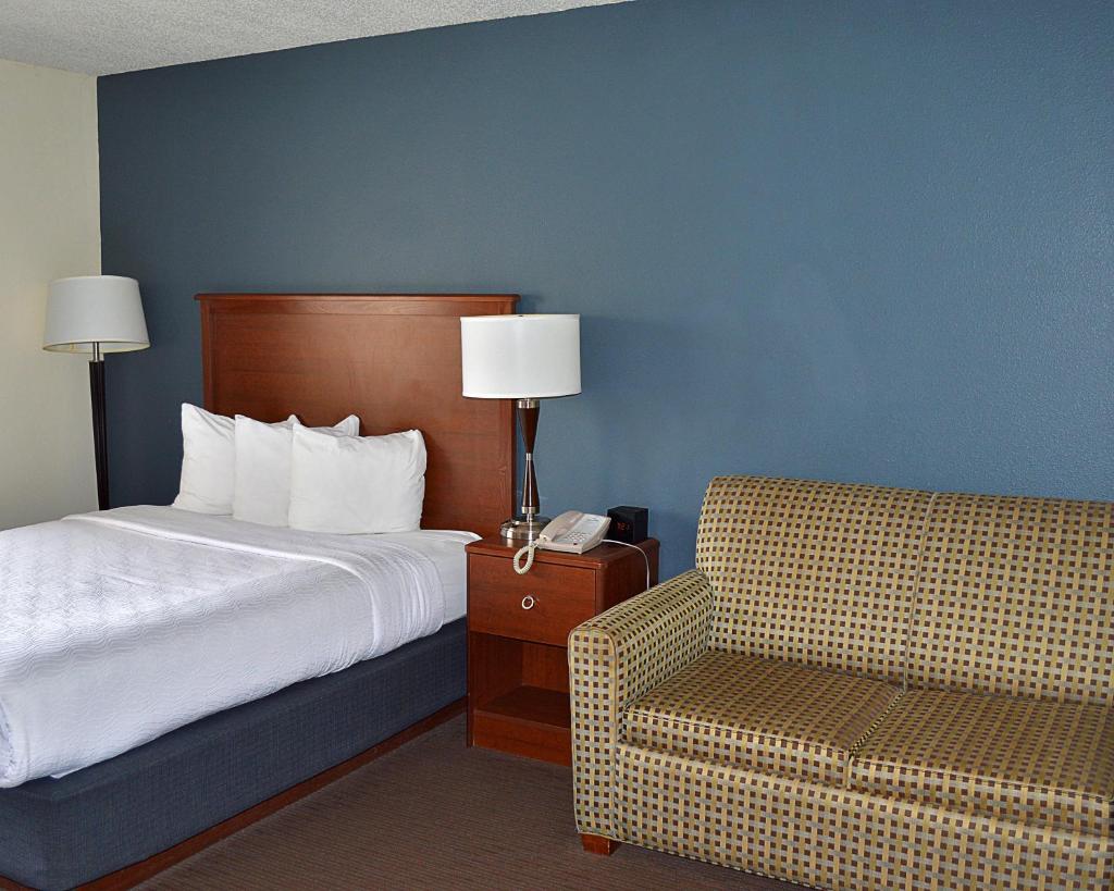 AmericInn by Wyndham Spencer photo 2