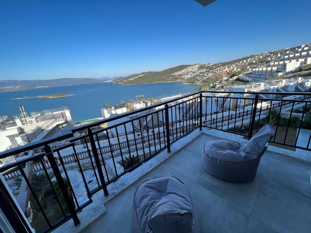 Dublex apartment with sea view, garden and private beach