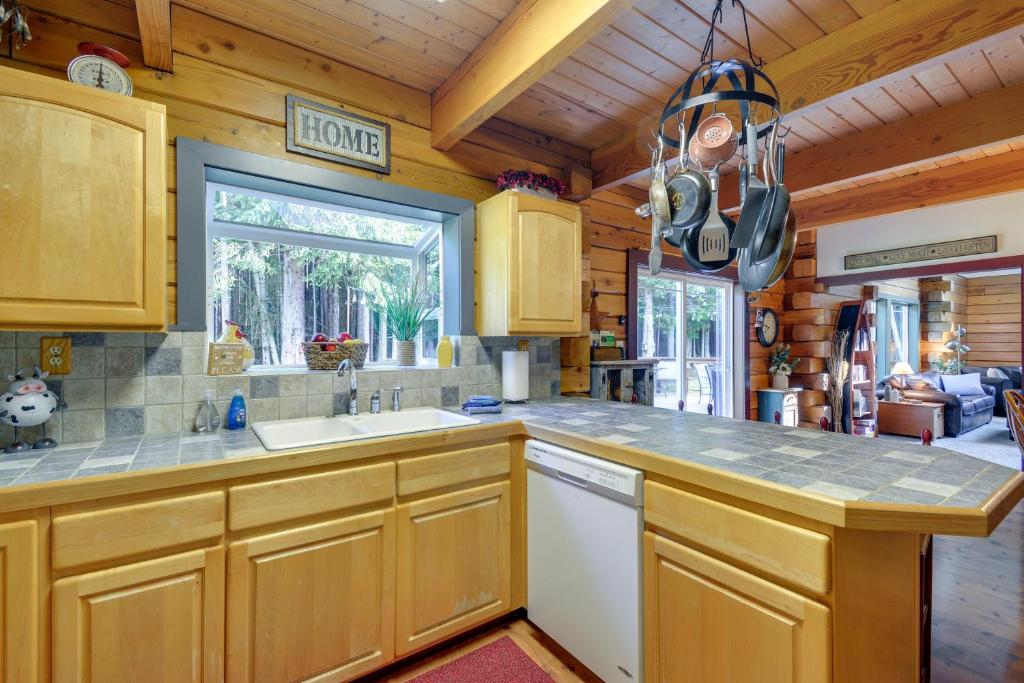 Peaceful Retreat on 10 Acres Less Than 7 Miles to La Push photo 4