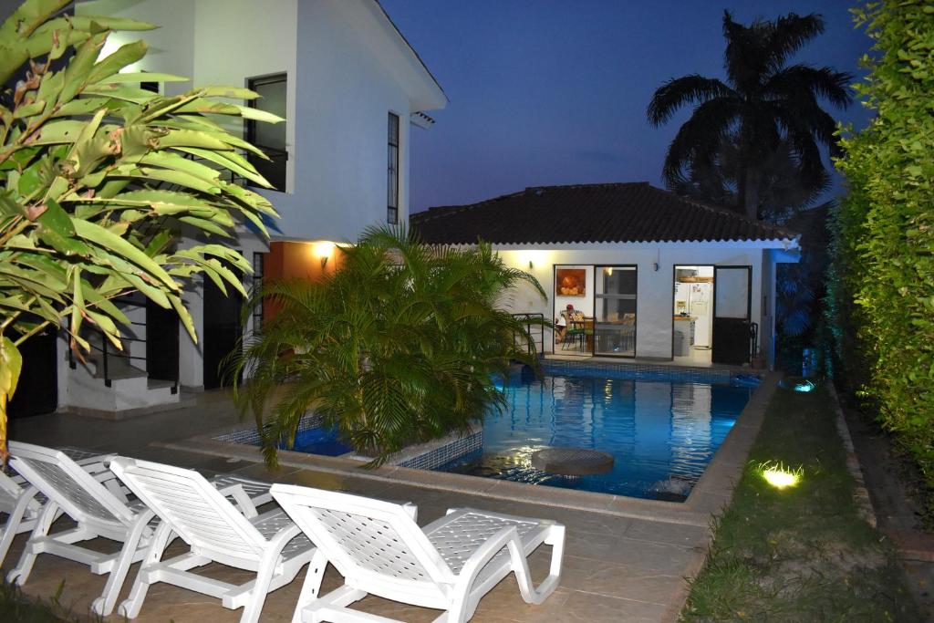CASA VACACIONAL con auxiliar doméstica INCLUIDA EN EL PRECIO TODO PARA DESCANSAR EN GIRARDOT photo 2