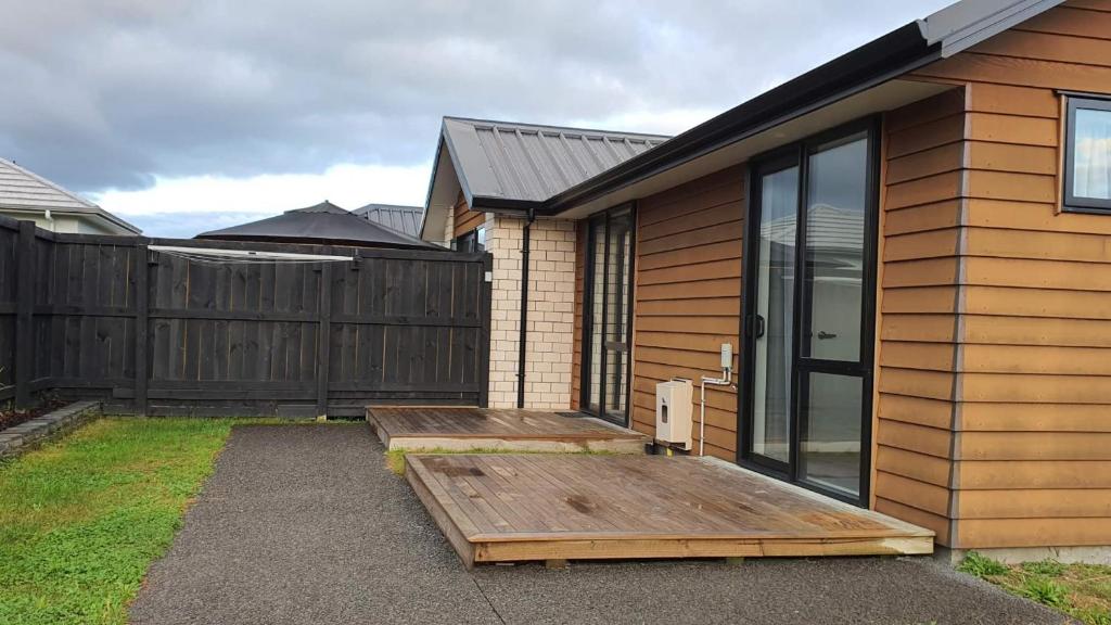 Cozy 2- Bedrooms Unit In Hamilton