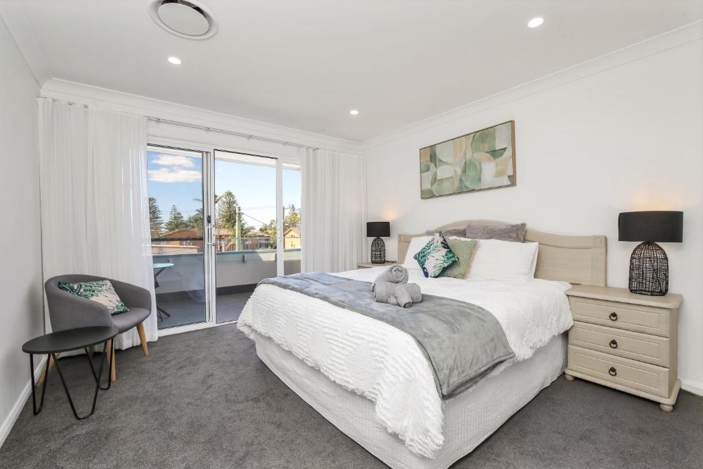 Newly Built Spacious Beach Home photo 2