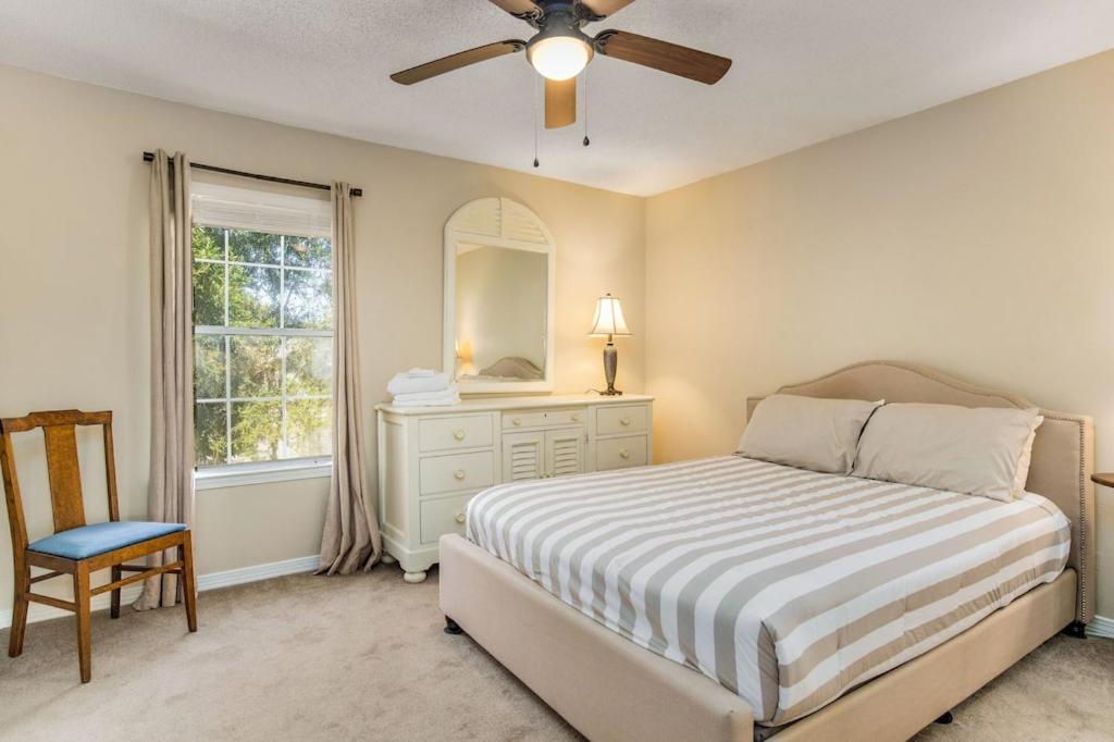 Bayside Manor near Airport & Beaches