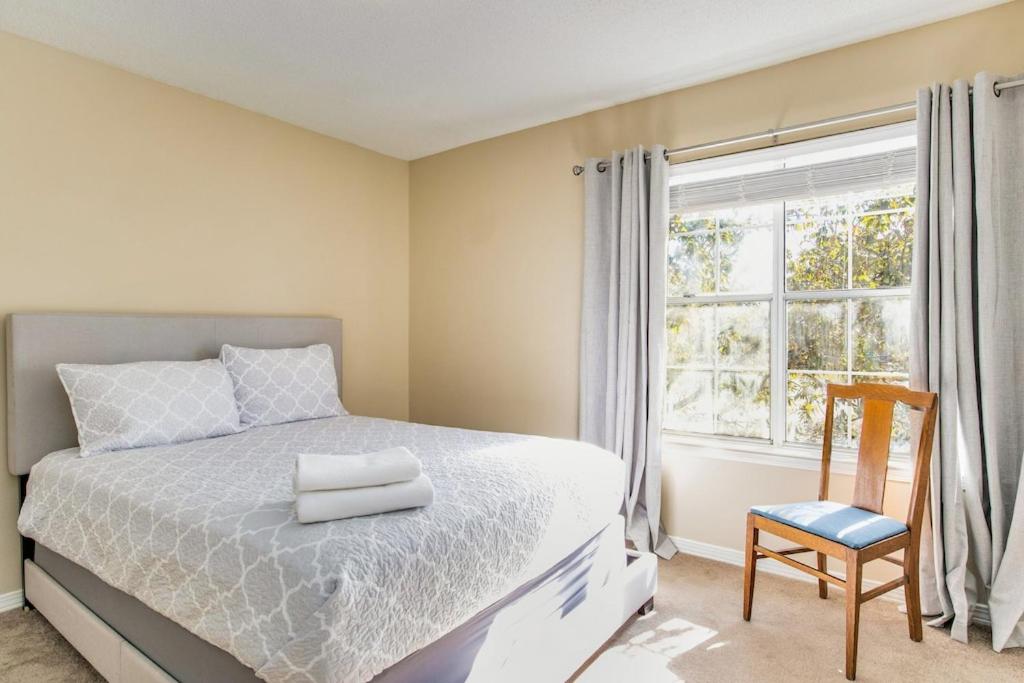 Bayside Manor near Airport & Beaches photo 3