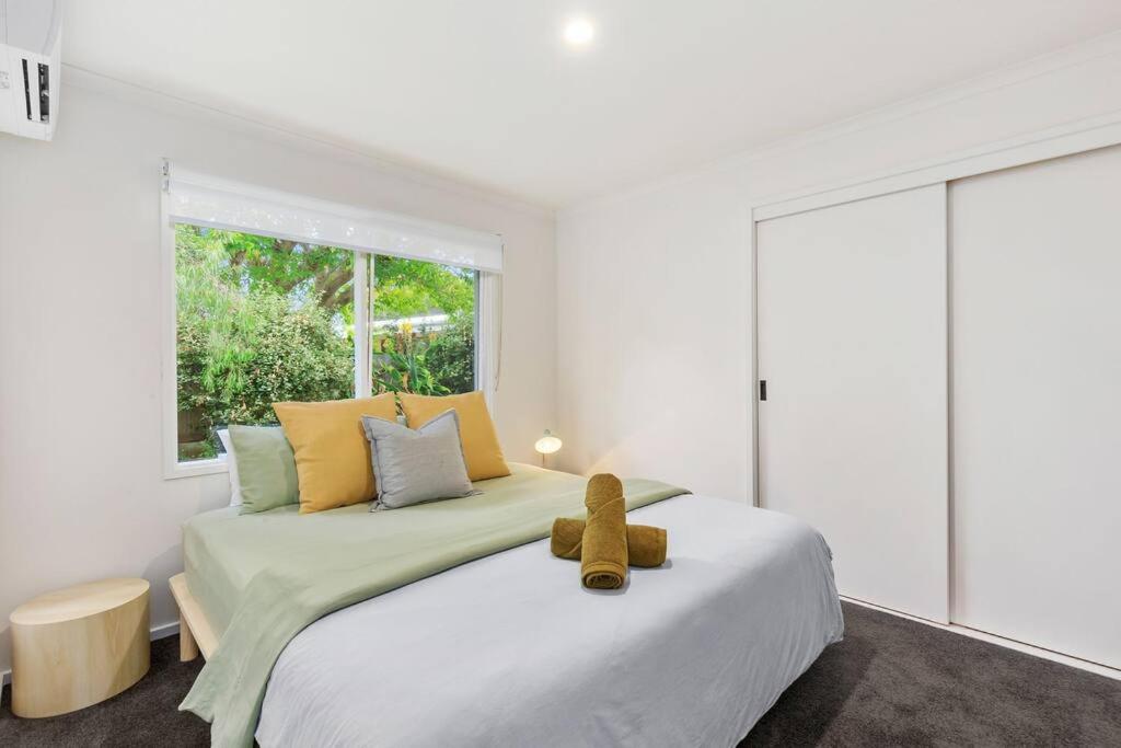 Tremont Beach House - sleeps 8 - pet friendly photo 2
