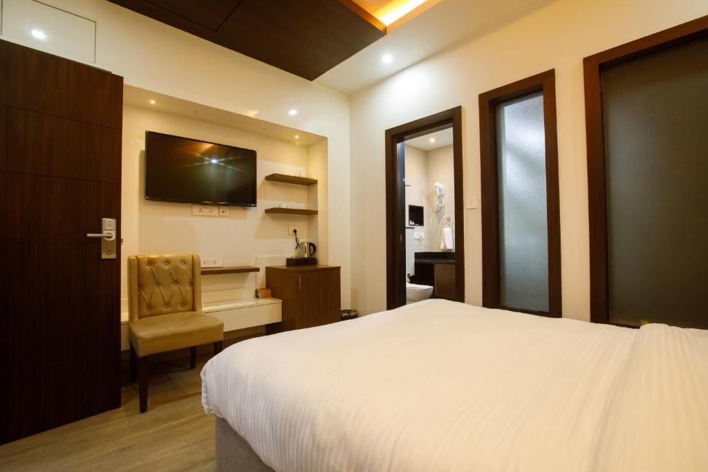 Sangam City Hotel - Tap to explore photos