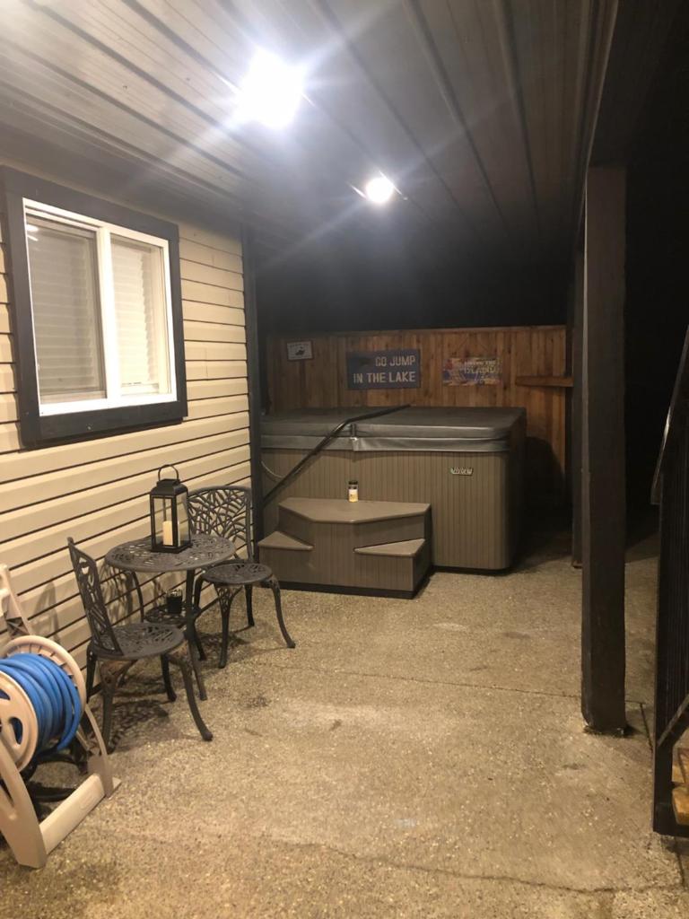 Hot Tub Hideaway photo 1