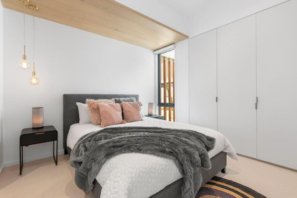 Park Place Luxe - Stylish & Central Apartment photo 2
