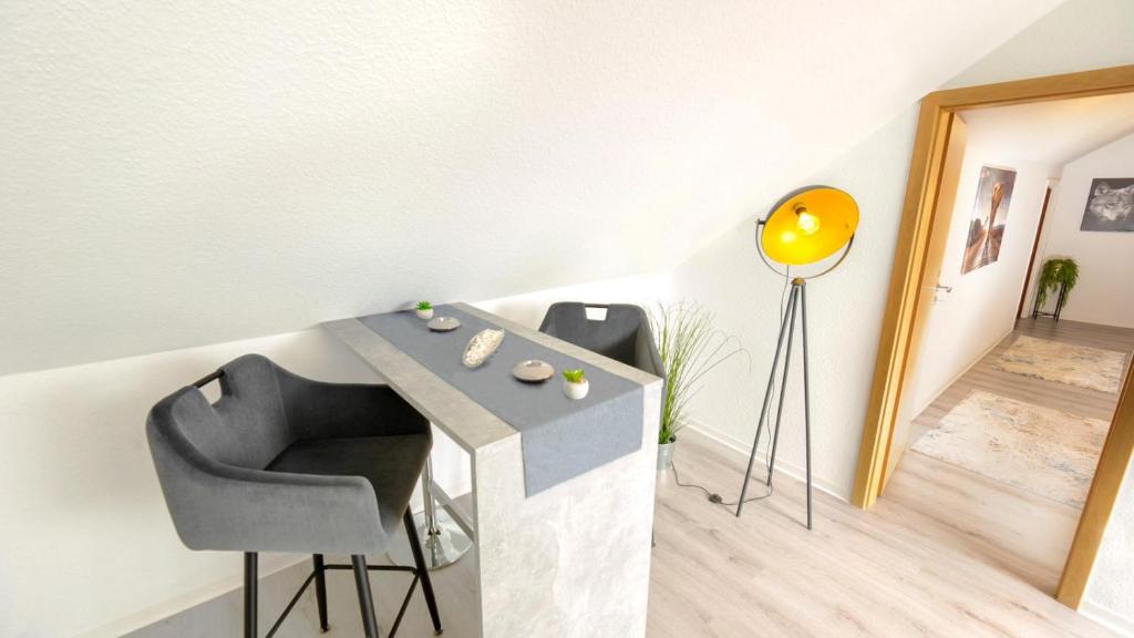 2,5-Zimmer inkl Arbeitsplatz, WLAN & free Netflix, Amazon-Free Parken vollausgestattete Wohnung, 24h Check In photo 1