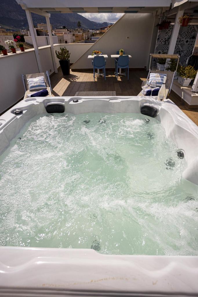 Acquarò Suite Jacuzzi photo 4