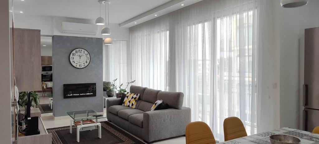 Bright Stylish Apartment photo 2