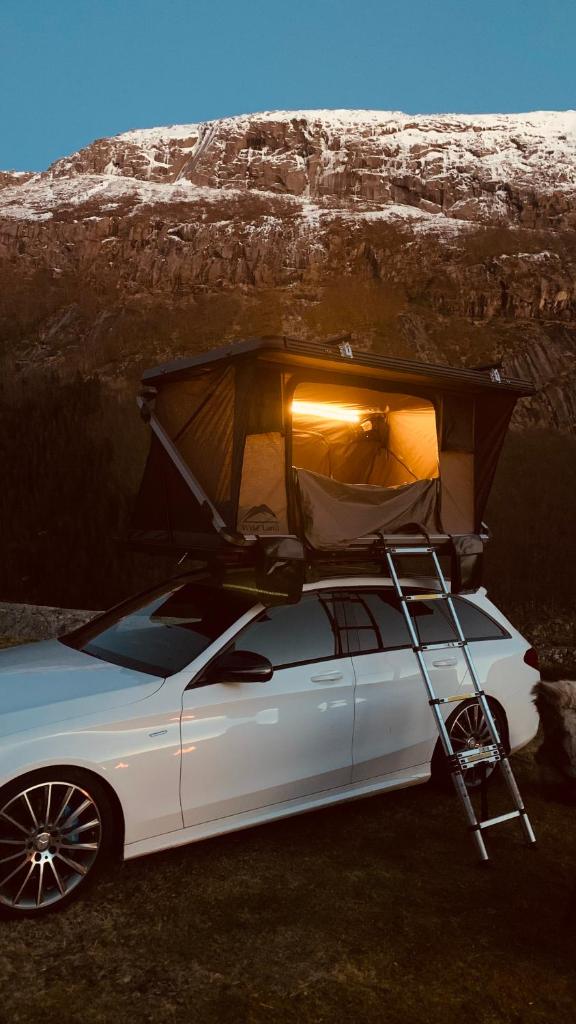 Rent Rooftop tent for car with roofrack photo 1