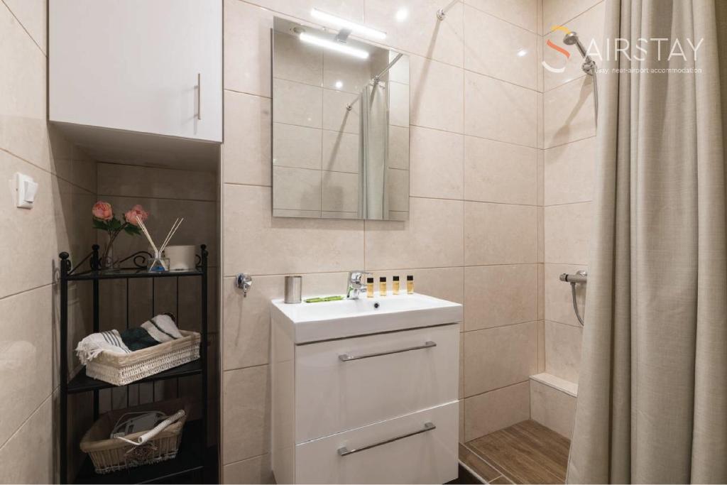 Anivia Apartments Airport by Airstay photo 2