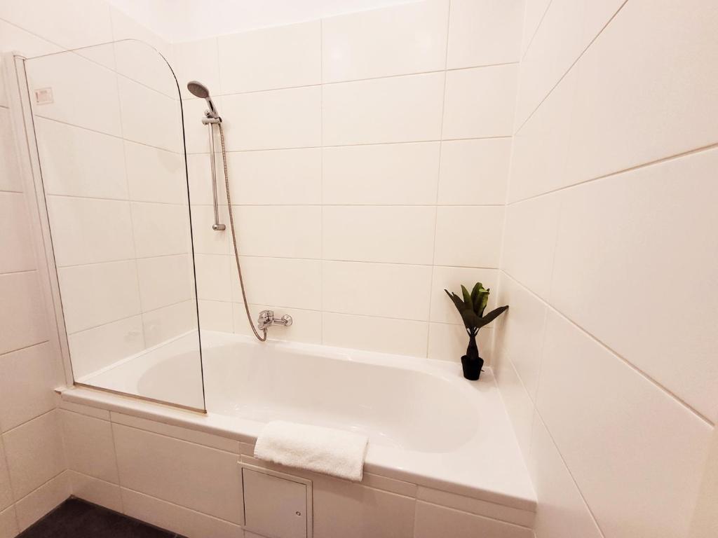 Donaufelder City Apartment - Tap to explore photos