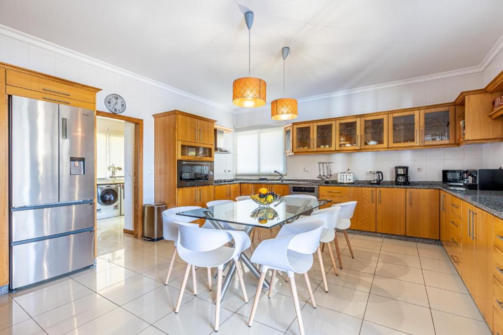 Luxury villa with private heated pool, garden and views of the sea and mountains. photo 4