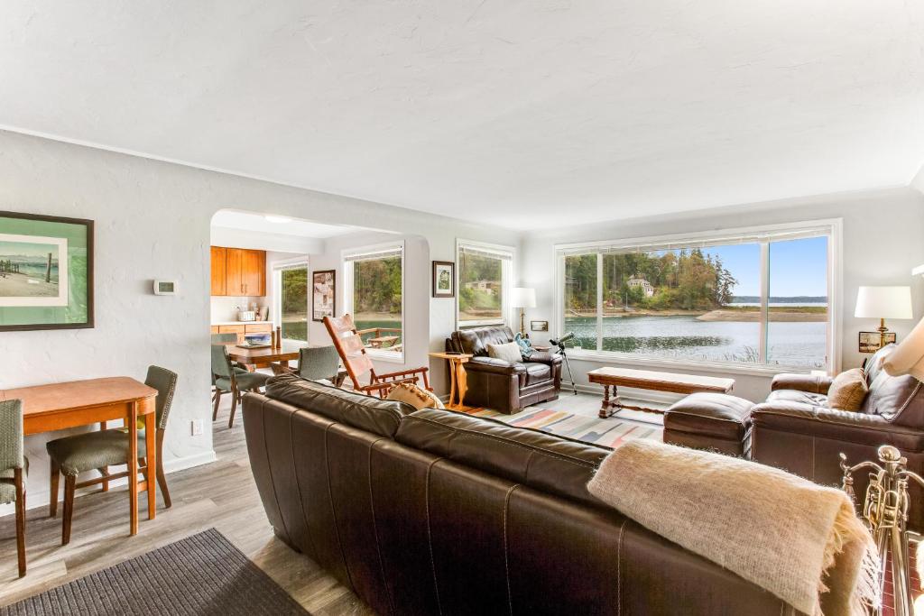 The Glen Cove Sand Spit & Guest Cottage photo 4