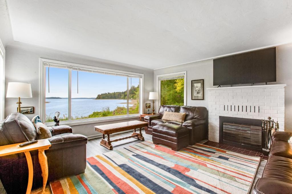 The Glen Cove Sand Spit & Guest Cottage photo 3