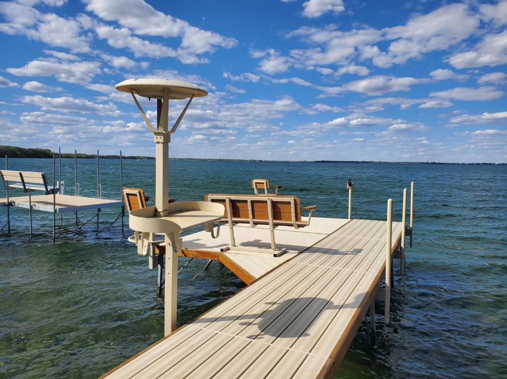 Sandy Beach Retreat on Big Spirit Lake photo 3