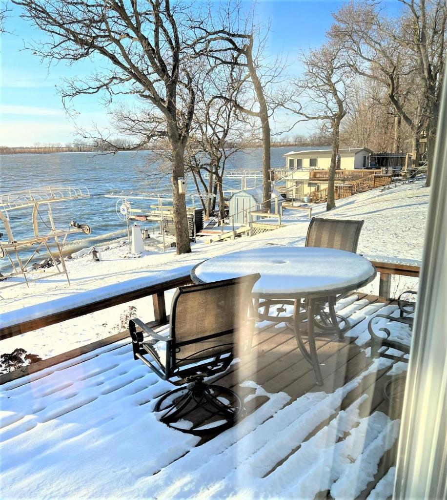 Martha Yarns Beach Cabin on Big Spirit photo 1