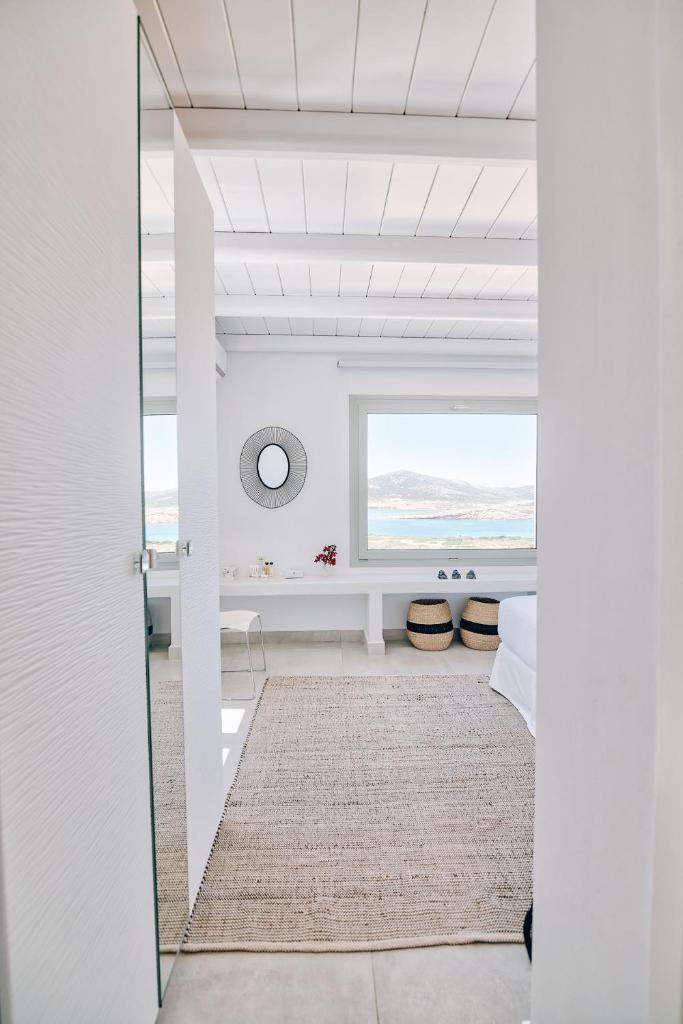 Antiparos Thea photo 2