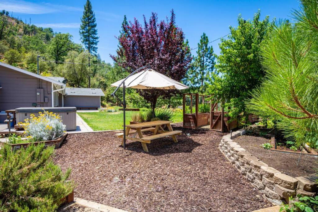 Alpine 4 Bedroom Retreat with Hot tub and Pool table